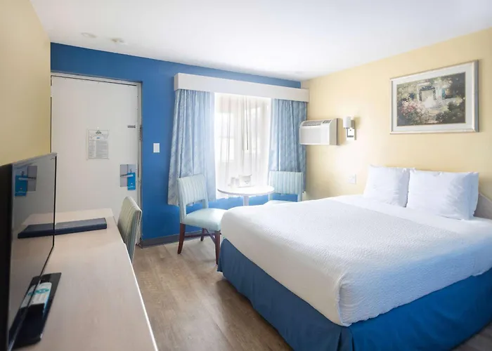 Days Inn By Wyndham Hicksville Long Island