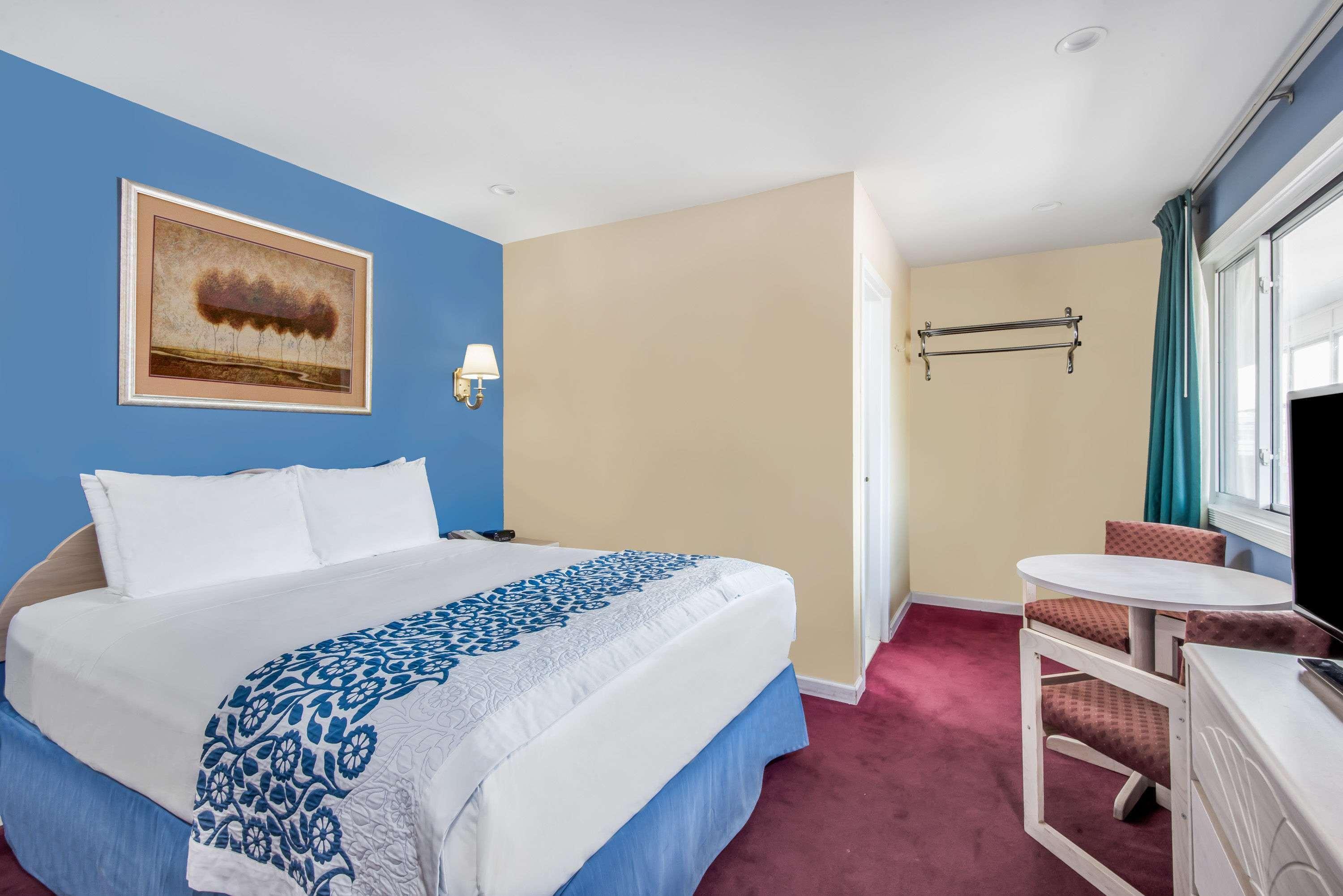 Days By Wyndham Long Island Hicksville