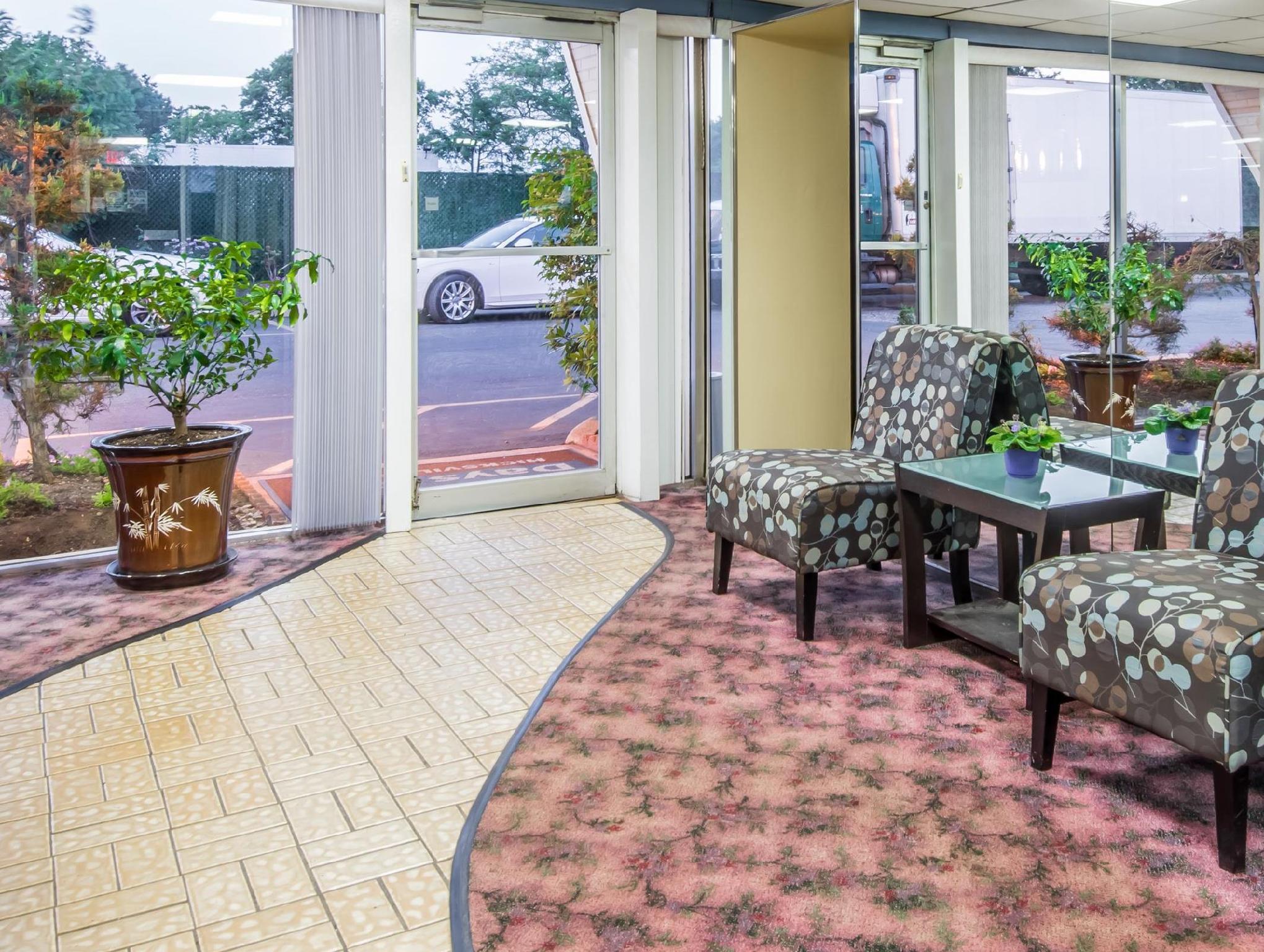 Days By Wyndham Long Island Hotel 2*