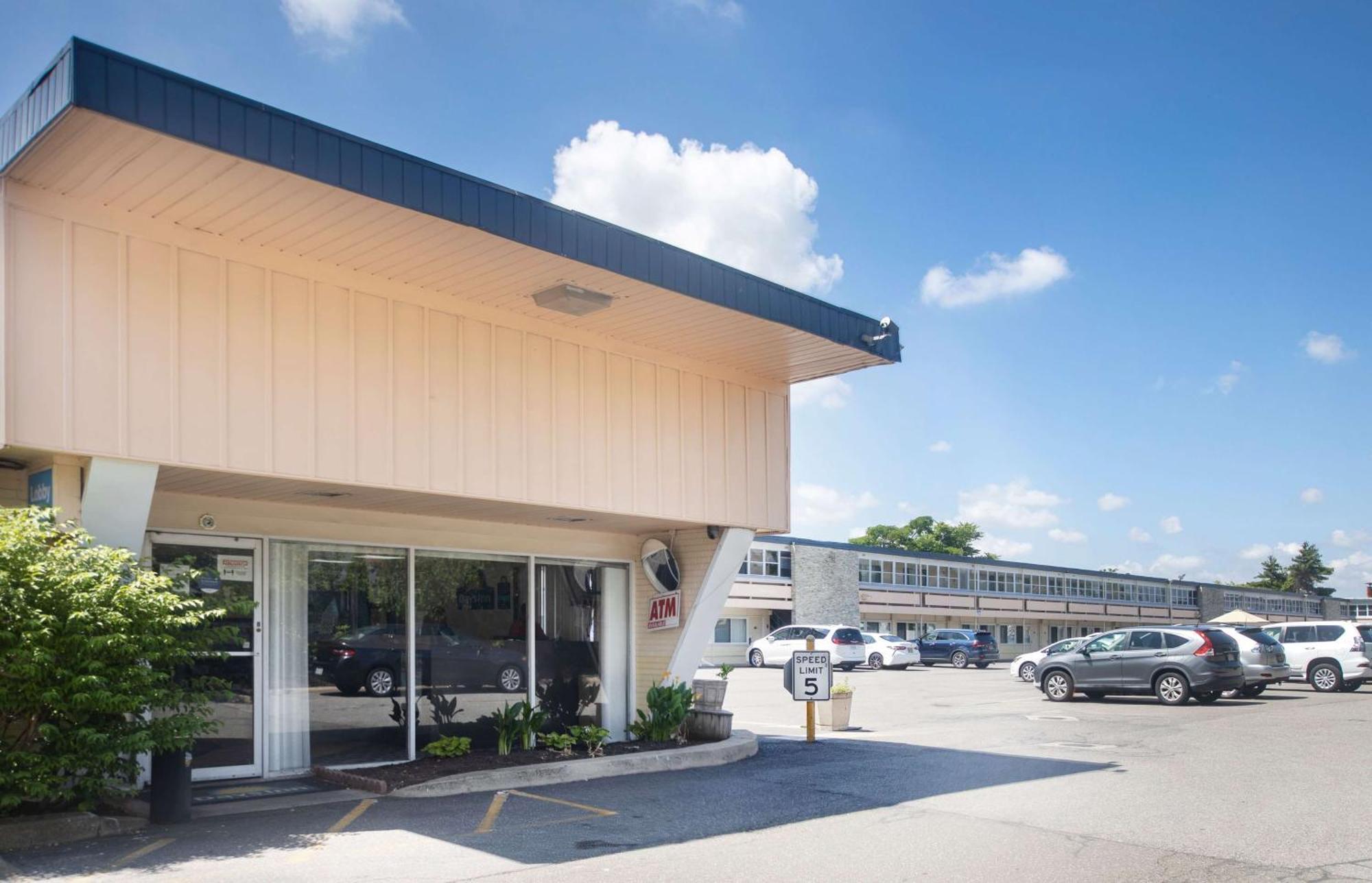 Days By Wyndham Long Island Hicksville
