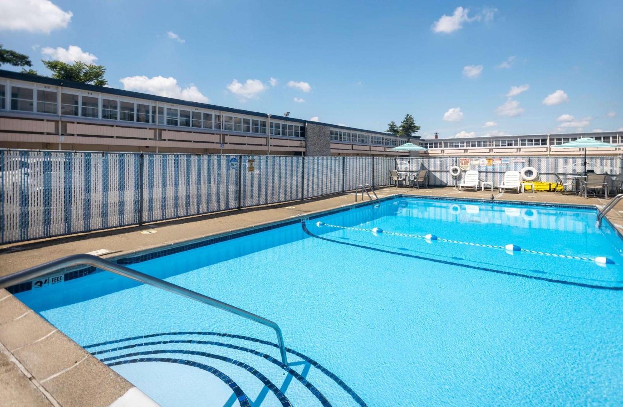 Days By Wyndham Long Island Hotel 2*